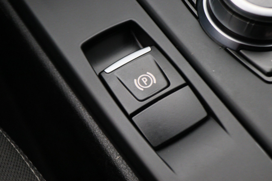 BMW X1 sDrive18i Centennial High Executive Automaat Camera, LED, Navigatie, Climate, Trekhaak, PDC BMW X1 sDrive18i Centennial High Executive Automaat Camera, LED, Navigatie, Climate, Trekhaak, PDC