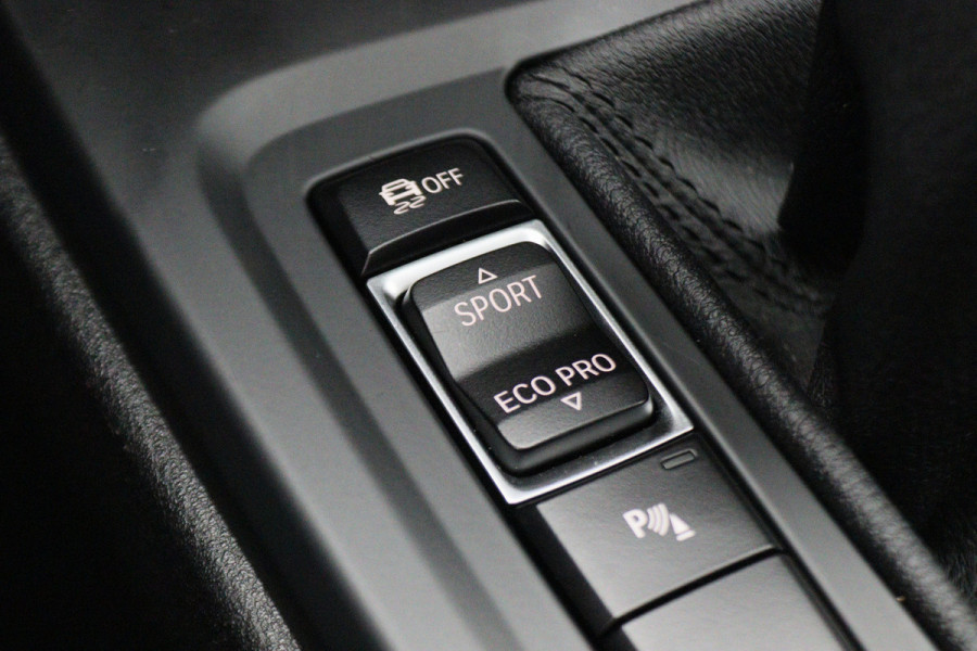 BMW X1 sDrive18i Centennial High Executive Automaat Camera, LED, Navigatie, Climate, Trekhaak, PDC BMW X1 sDrive18i Centennial High Executive Automaat Camera, LED, Navigatie, Climate, Trekhaak, PDC