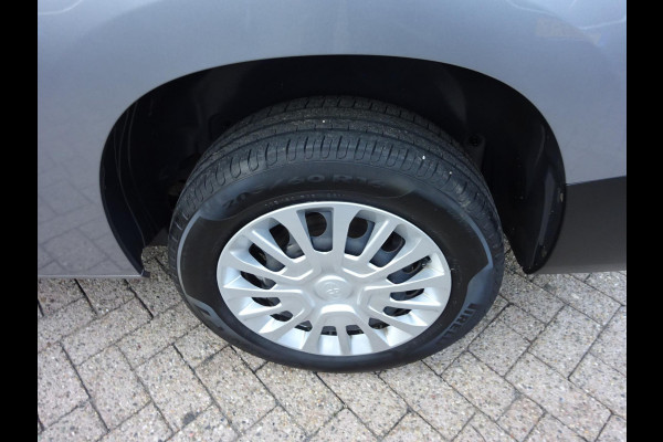 Toyota PROACE CITY 1.5 D-4D Navigator Long 130 PK NAVI CRUISE PDC Toyota PROACE CITY 1.5 D-4D Navigator Long 130 PK NAVI CRUISE PDC