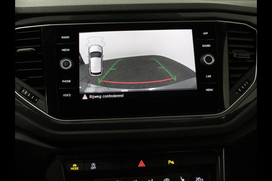 Volkswagen T-Roc 1.5 TSI 150pk Automaat Sport Team | Navigatie | Apple Carplay/Android Auto | Camera | Electrische achterklep | Climate Control | Led | Lichtmetalen Velgen