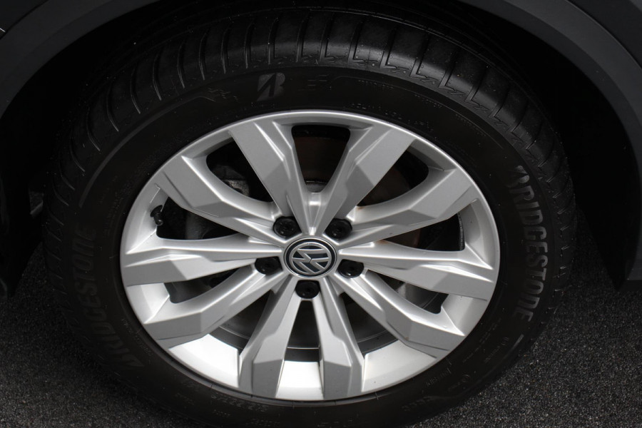 Volkswagen T-Roc 1.5 TSI 150pk Automaat Sport Team | Navigatie | Apple Carplay/Android Auto | Camera | Electrische achterklep | Climate Control | Led | Lichtmetalen Velgen