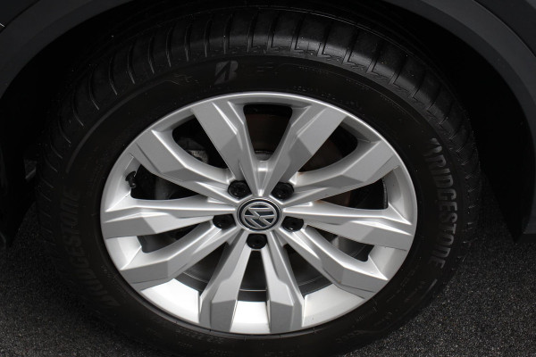 Volkswagen T-Roc 1.5 TSI 150pk Automaat Sport Team | Navigatie | Apple Carplay/Android Auto | Camera | Electrische achterklep | Climate Control | Led | Lichtmetalen Velgen