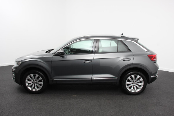 Volkswagen T-Roc 1.5 TSI 150pk Automaat Sport Team | Navigatie | Apple Carplay/Android Auto | Camera | Electrische achterklep | Climate Control | Led | Lichtmetalen Velgen