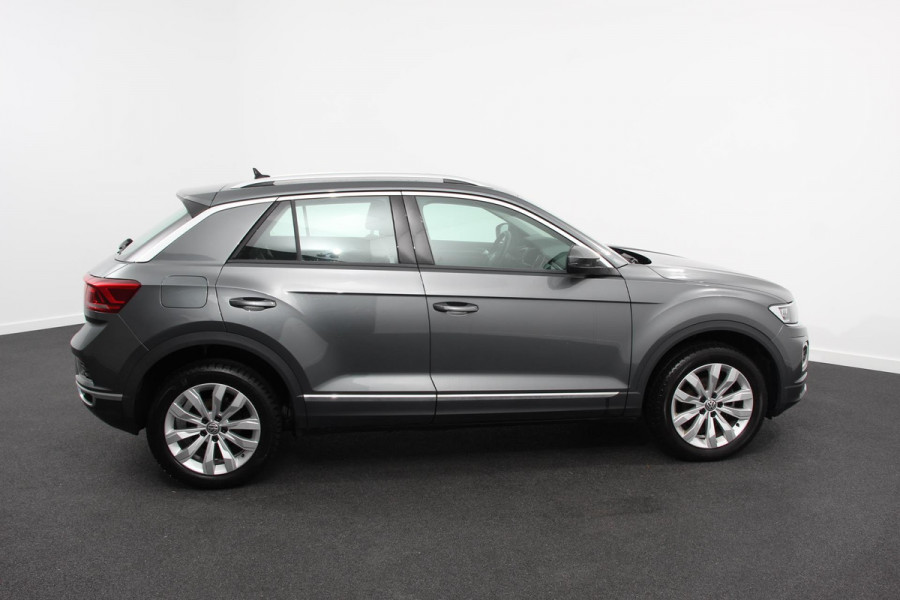 Volkswagen T-Roc 1.5 TSI 150pk Automaat Sport Team | Navigatie | Apple Carplay/Android Auto | Camera | Electrische achterklep | Climate Control | Led | Lichtmetalen Velgen