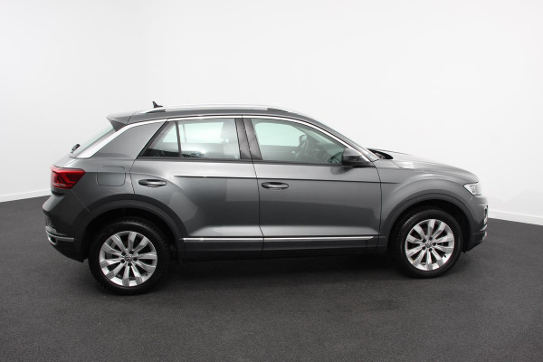 Volkswagen T-Roc 1.5 TSI 150pk Automaat Sport Team | Navigatie | Apple Carplay/Android Auto | Camera | Electrische achterklep | Climate Control | Led | Lichtmetalen Velgen
