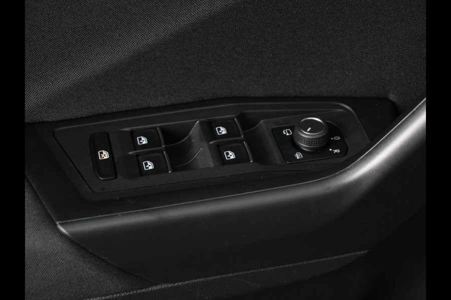 Volkswagen T-Roc 1.5 TSI 150pk Automaat Sport Team | Navigatie | Apple Carplay/Android Auto | Camera | Electrische achterklep | Climate Control | Led | Lichtmetalen Velgen