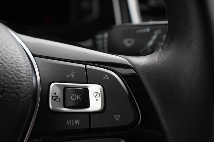 Volkswagen T-Roc 1.5 TSI 150pk Automaat Sport Team | Navigatie | Apple Carplay/Android Auto | Camera | Electrische achterklep | Climate Control | Led | Lichtmetalen Velgen