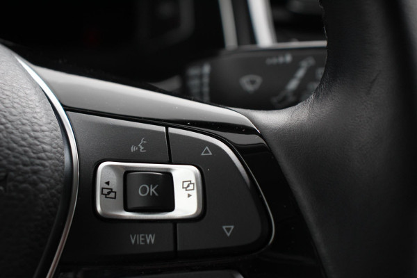 Volkswagen T-Roc 1.5 TSI 150pk Automaat Sport Team | Navigatie | Apple Carplay/Android Auto | Camera | Electrische achterklep | Climate Control | Led | Lichtmetalen Velgen