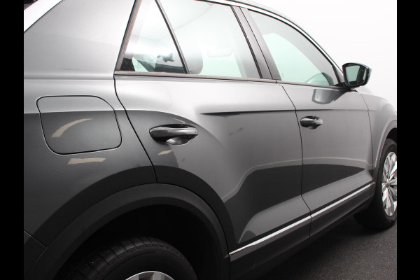Volkswagen T-Roc 1.5 TSI 150pk Automaat Sport Team | Navigatie | Apple Carplay/Android Auto | Camera | Electrische achterklep | Climate Control | Led | Lichtmetalen Velgen
