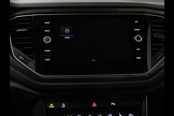 Volkswagen T-Roc 1.5 TSI 150pk Automaat Sport Team | Navigatie | Apple Carplay/Android Auto | Camera | Electrische achterklep | Climate Control | Led | Lichtmetalen Velgen