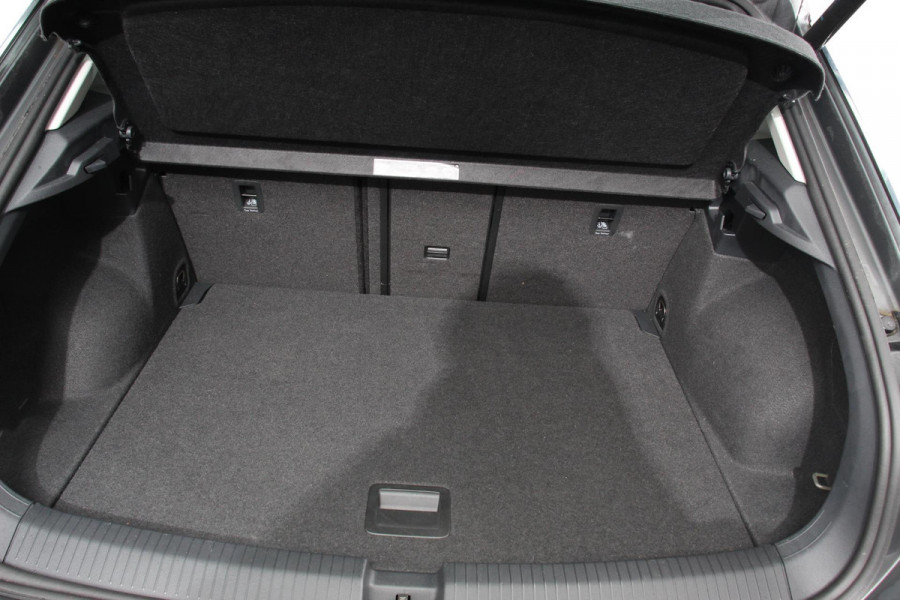 Volkswagen T-Roc 1.5 TSI 150pk Automaat Sport Team | Navigatie | Apple Carplay/Android Auto | Camera | Electrische achterklep | Climate Control | Led | Lichtmetalen Velgen