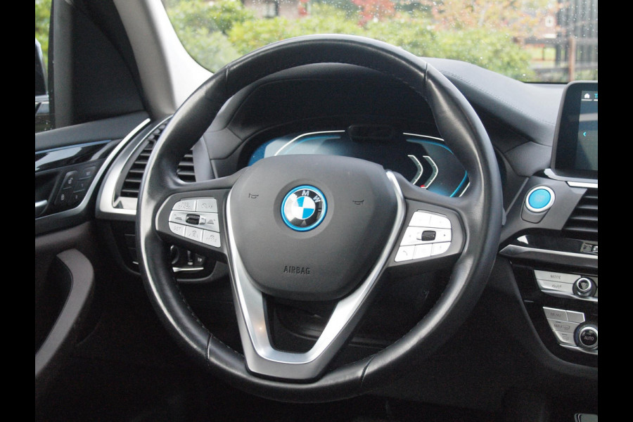 BMW iX3 Executive 80 kWh | SOH 99% | Panoramadak | Camera | Trekhaak | Sfeerverlichting | Apple Carplay |