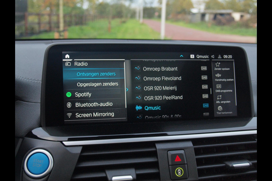 BMW iX3 Executive 80 kWh | SOH 99% | Panoramadak | Camera | Trekhaak | Sfeerverlichting | Apple Carplay |