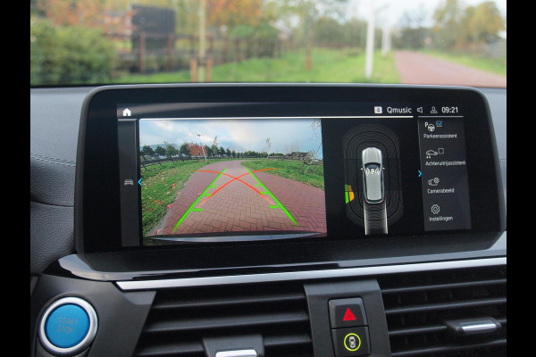 BMW iX3 Executive 80 kWh | SOH 99% | Panoramadak | Camera | Trekhaak | Sfeerverlichting | Apple Carplay |