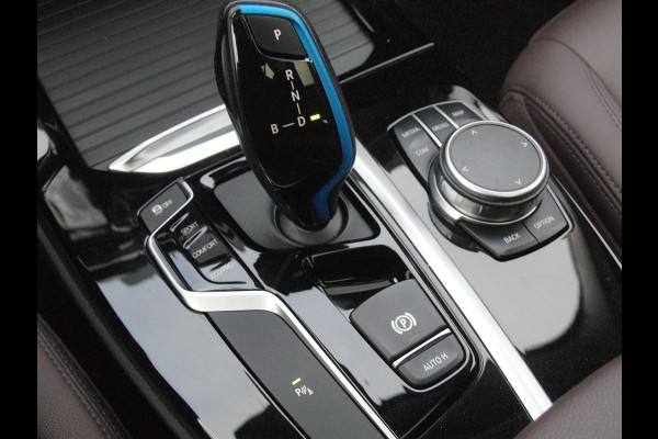 BMW iX3 Executive 80 kWh | SOH 99% | Panoramadak | Camera | Trekhaak | Sfeerverlichting | Apple Carplay |