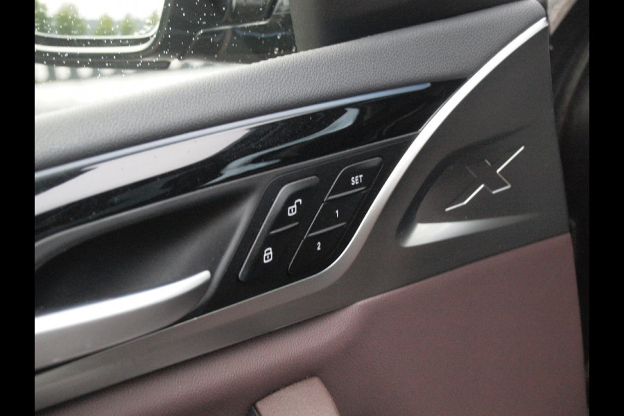 BMW iX3 Executive 80 kWh | SOH 99% | Panoramadak | Camera | Trekhaak | Sfeerverlichting | Apple Carplay |