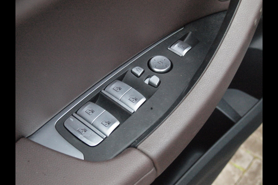 BMW iX3 Executive 80 kWh | SOH 99% | Panoramadak | Camera | Trekhaak | Sfeerverlichting | Apple Carplay |