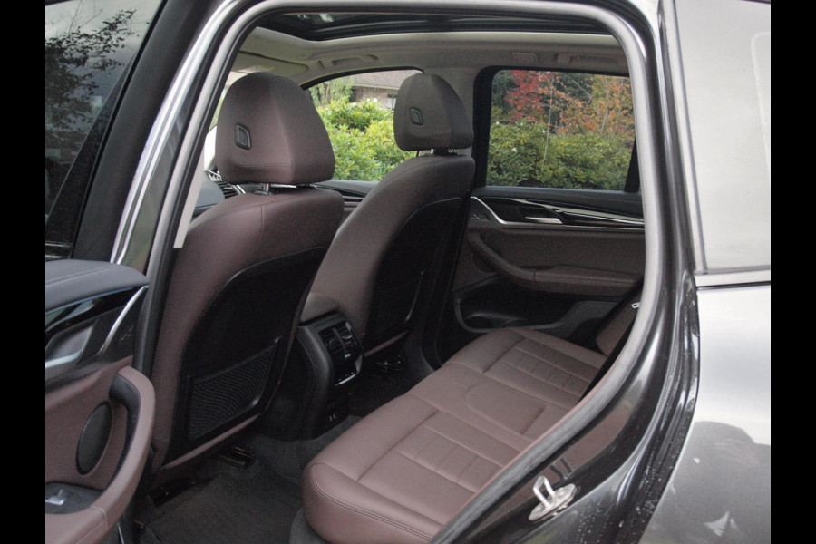 BMW iX3 Executive 80 kWh | SOH 99% | Panoramadak | Camera | Trekhaak | Sfeerverlichting | Apple Carplay |