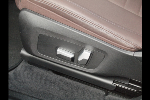 BMW iX3 Executive 80 kWh | SOH 99% | Panoramadak | Camera | Trekhaak | Sfeerverlichting | Apple Carplay |