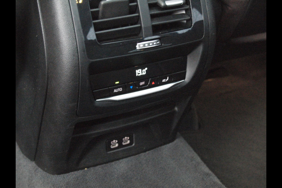 BMW iX3 Executive 80 kWh | SOH 99% | Panoramadak | Camera | Trekhaak | Sfeerverlichting | Apple Carplay |