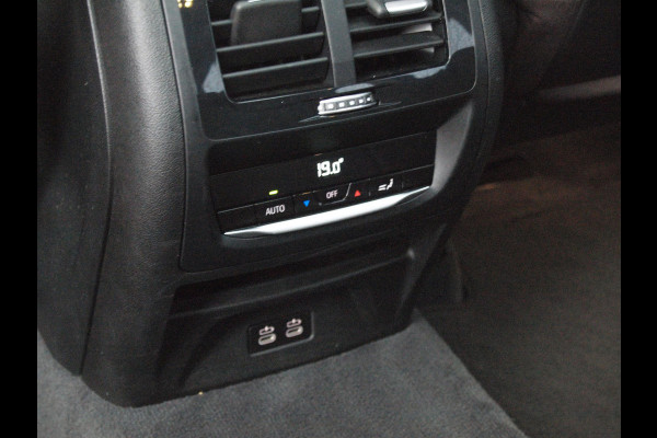 BMW iX3 Executive 80 kWh | SOH 99% | Panoramadak | Camera | Trekhaak | Sfeerverlichting | Apple Carplay |