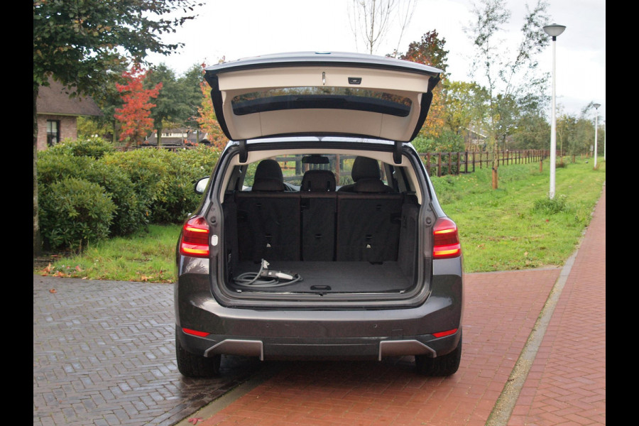 BMW iX3 Executive 80 kWh | SOH 99% | Panoramadak | Camera | Trekhaak | Sfeerverlichting | Apple Carplay |