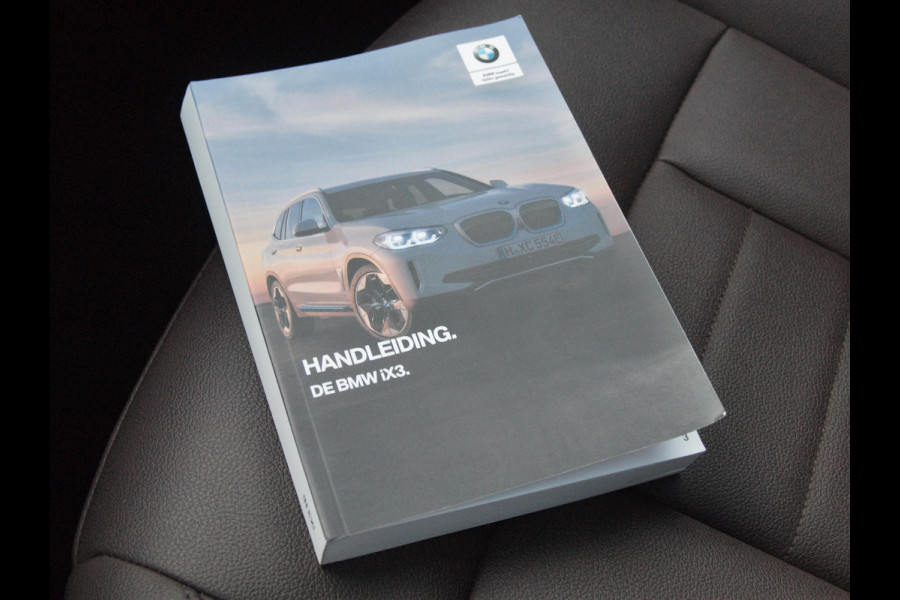 BMW iX3 Executive 80 kWh | SOH 99% | Panoramadak | Camera | Trekhaak | Sfeerverlichting | Apple Carplay |