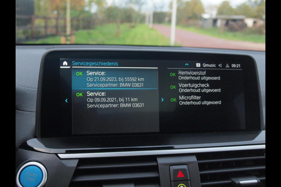 BMW iX3 Executive 80 kWh | SOH 99% | Panoramadak | Camera | Trekhaak | Sfeerverlichting | Apple Carplay |