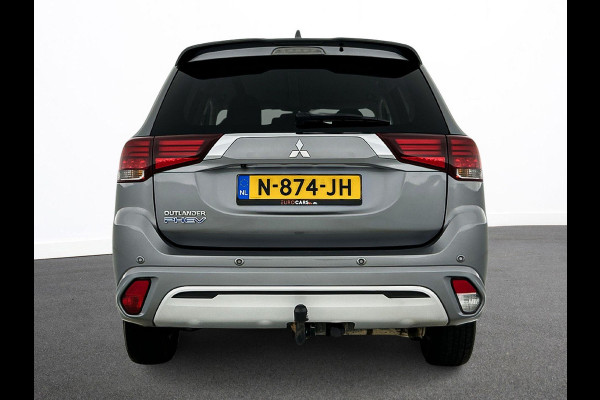 Mitsubishi Outlander 2.4 PHEV 165kW Pure Auto. Trekhaak Navigatie Apple Carplay/Android Auto Camera Parkeersensoren Cruise Control Stoelverwarming Climate Control Lichtmetalen velgen Getinte ramen