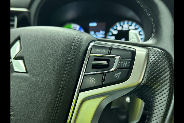 Mitsubishi Outlander 2.4 PHEV 165kW Pure Auto. Trekhaak Navigatie Apple Carplay/Android Auto Camera Parkeersensoren Cruise Control Stoelverwarming Climate Control Lichtmetalen velgen Getinte ramen
