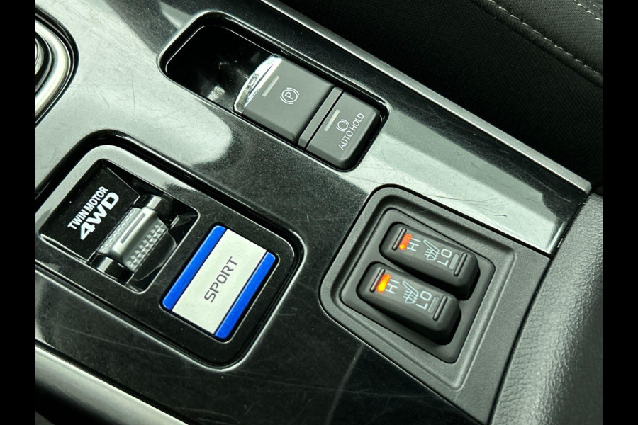 Mitsubishi Outlander 2.4 PHEV 165kW Pure Auto. Trekhaak Navigatie Apple Carplay/Android Auto Camera Parkeersensoren Cruise Control Stoelverwarming Climate Control Lichtmetalen velgen Getinte ramen