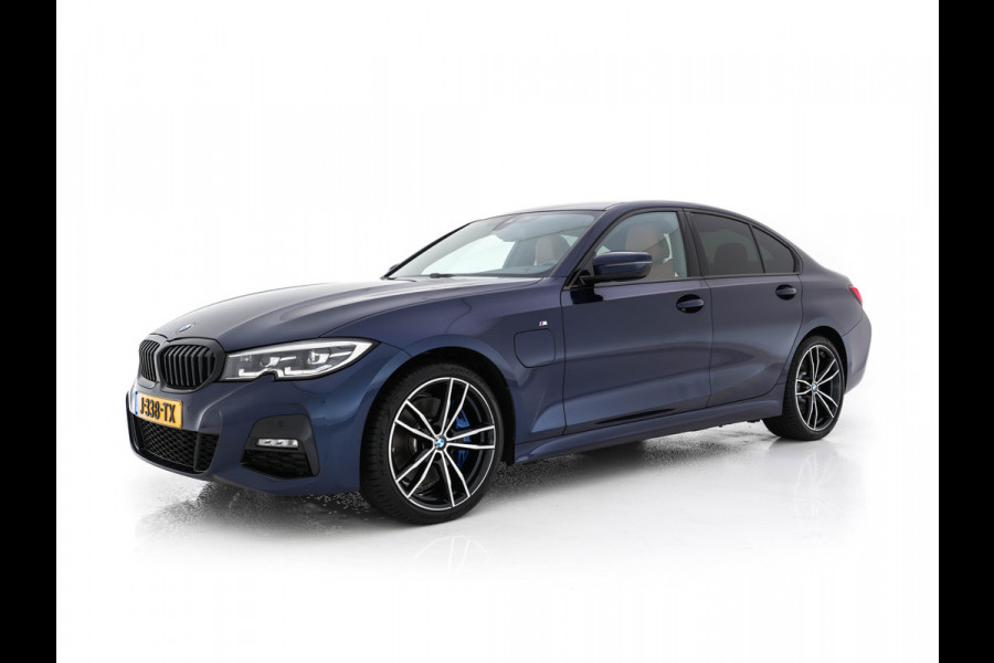 BMW 3-serie 330e eDrive M-Sportpack Edition Plug-In (INCL-BTW) *LUXURY-LEATHER | FULL-LED | HEATED-SPORTSEATS | DIGI-COCKPIT | HIFI-SOUND | NAVI-FULLMAP | AMBIENT-LIGHT | PRIVACY-GLASS | SHIFT-PADDLES | KEYLESS | DAB | ECC | PDC | CARPLAY | ..