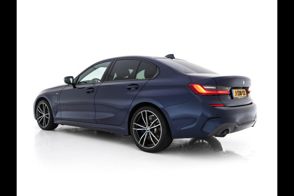 BMW 3-serie 330e eDrive M-Sportpack Edition Plug-In (INCL-BTW) *LUXURY-LEATHER | FULL-LED | HEATED-SPORTSEATS | DIGI-COCKPIT | HIFI-SOUND | NAVI-FULLMAP | AMBIENT-LIGHT | PRIVACY-GLASS | SHIFT-PADDLES | KEYLESS | DAB | ECC | PDC | CARPLAY | ..