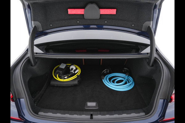 BMW 3-serie 330e eDrive M-Sportpack Edition Plug-In (INCL-BTW) *LUXURY-LEATHER | FULL-LED | HEATED-SPORTSEATS | DIGI-COCKPIT | HIFI-SOUND | NAVI-FULLMAP | AMBIENT-LIGHT | PRIVACY-GLASS | SHIFT-PADDLES | KEYLESS | DAB | ECC | PDC | CARPLAY | ..