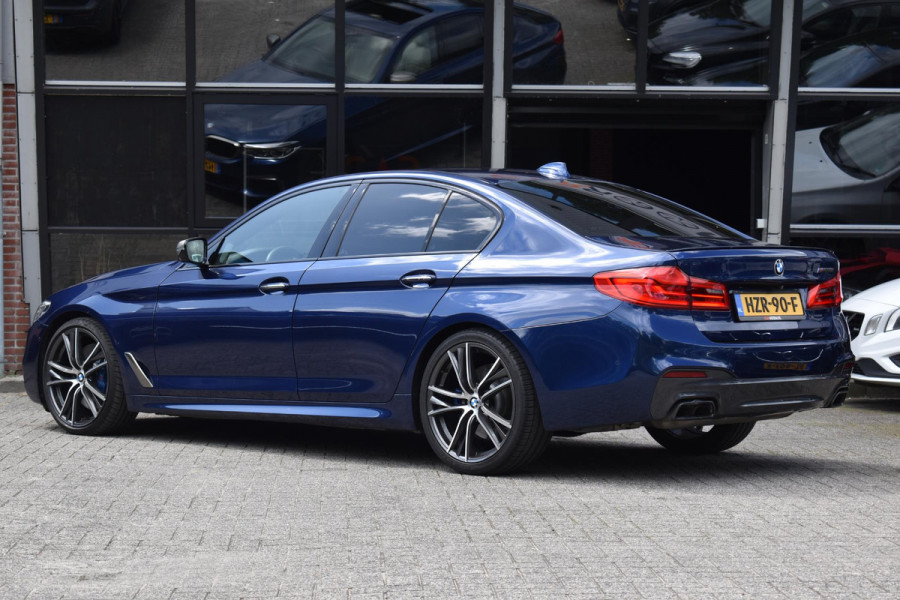 BMW 5 Serie M550i xDrive High Executive HUD Pano Lane ACC B&W Sfeer