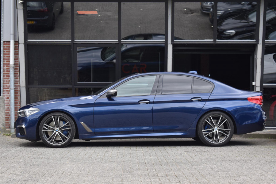 BMW 5 Serie M550i xDrive High Executive HUD Pano Lane ACC B&W Sfeer