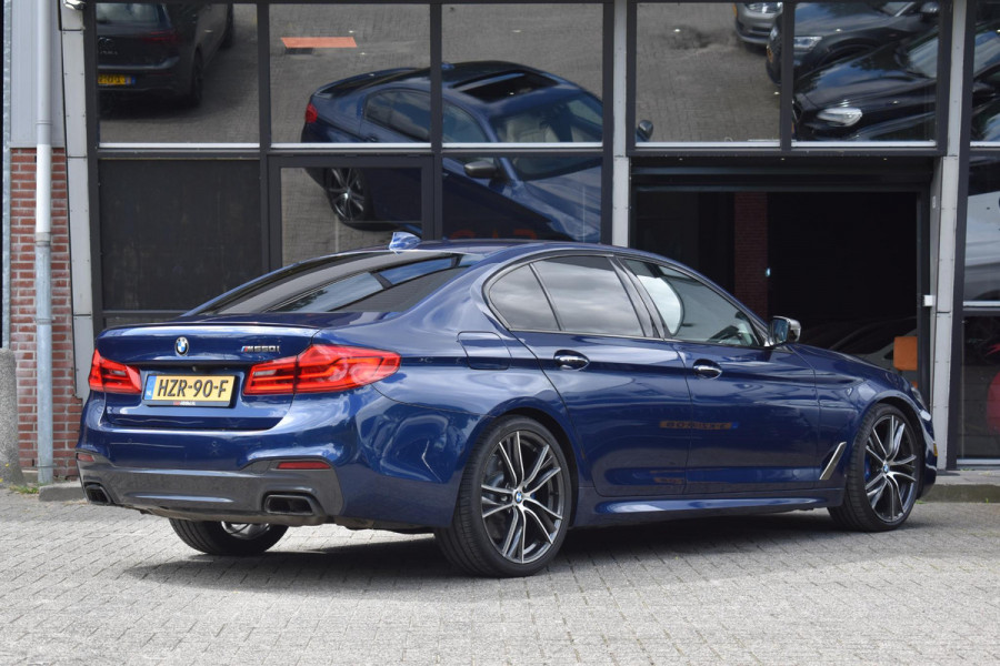 BMW 5 Serie M550i xDrive High Executive HUD Pano Lane ACC B&W Sfeer