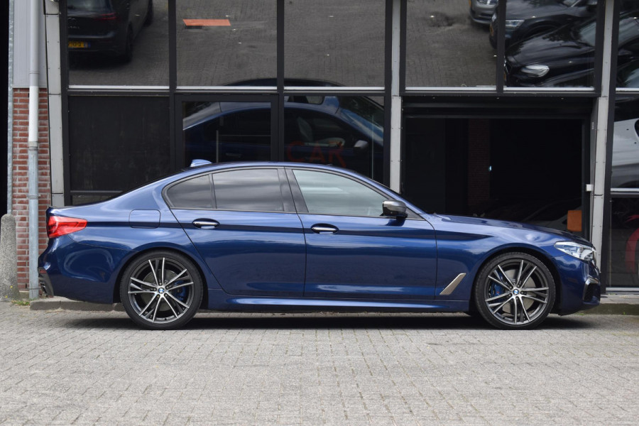 BMW 5 Serie M550i xDrive High Executive HUD Pano Lane ACC B&W Sfeer