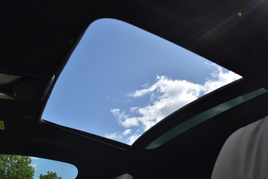 BMW 5 Serie M550i xDrive High Executive HUD Pano Lane ACC B&W Sfeer