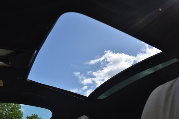 BMW 5 Serie M550i xDrive High Executive HUD Pano Lane ACC B&W Sfeer