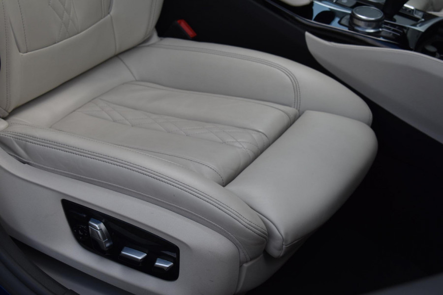 BMW 5 Serie M550i xDrive High Executive HUD Pano Lane ACC B&W Sfeer