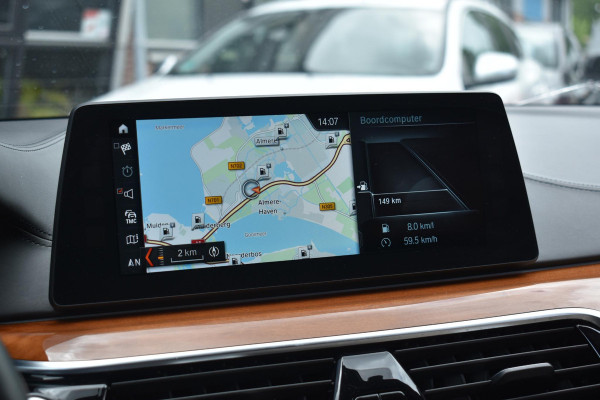 BMW 5 Serie M550i xDrive High Executive HUD Pano Lane ACC B&W Sfeer