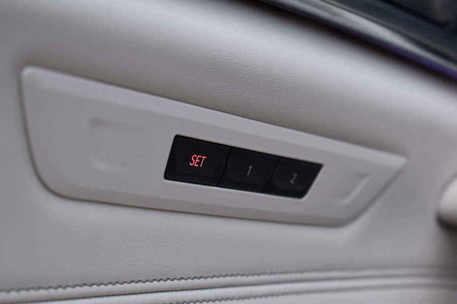BMW 5 Serie M550i xDrive High Executive HUD Pano Lane ACC B&W Sfeer