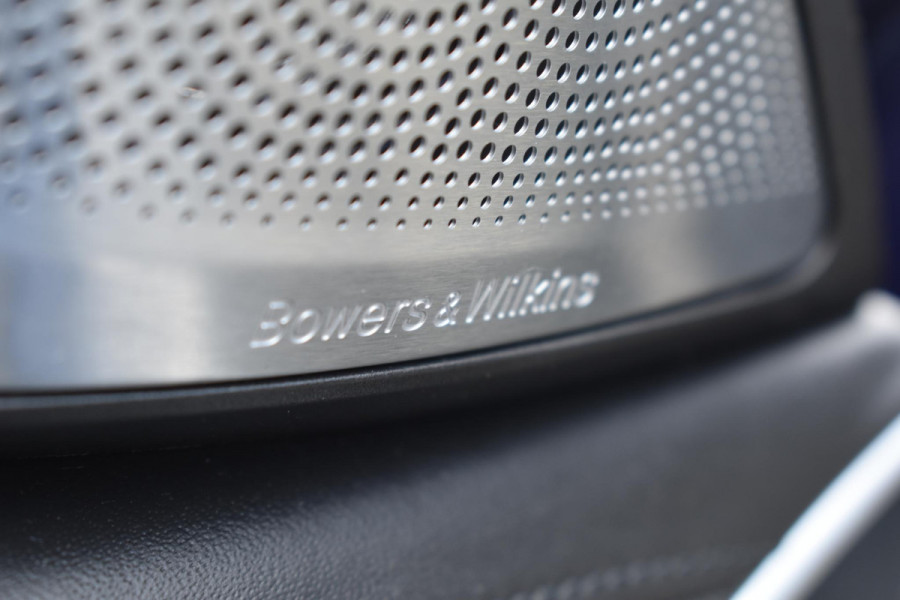 BMW 5 Serie M550i xDrive High Executive HUD Pano Lane ACC B&W Sfeer