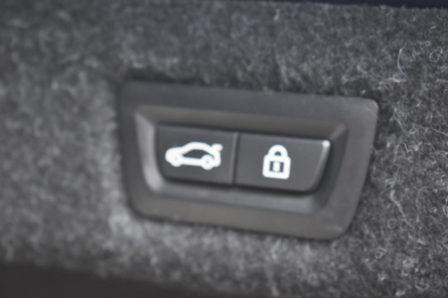 BMW 5 Serie M550i xDrive High Executive HUD Pano Lane ACC B&W Sfeer