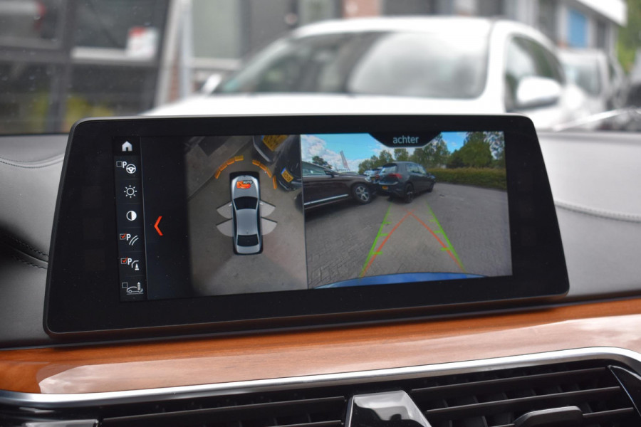 BMW 5 Serie M550i xDrive High Executive HUD Pano Lane ACC B&W Sfeer