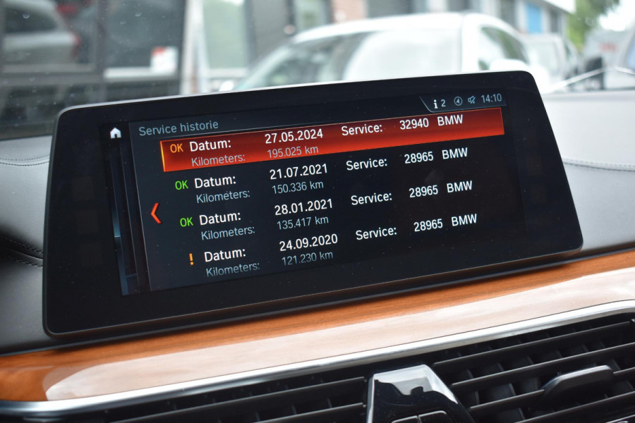 BMW 5 Serie M550i xDrive High Executive HUD Pano Lane ACC B&W Sfeer