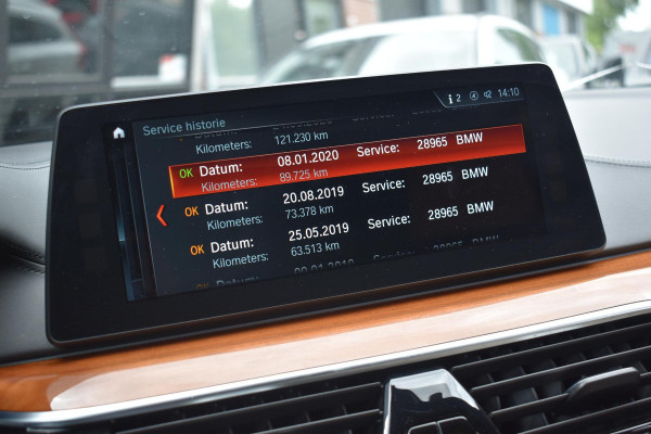 BMW 5 Serie M550i xDrive High Executive HUD Pano Lane ACC B&W Sfeer