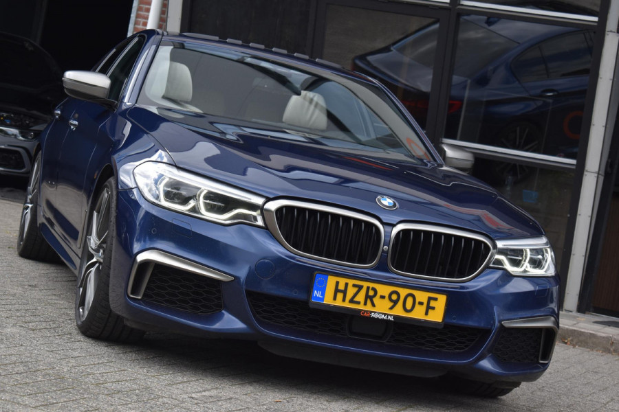 BMW 5 Serie M550i xDrive High Executive HUD Pano Lane ACC B&W Sfeer