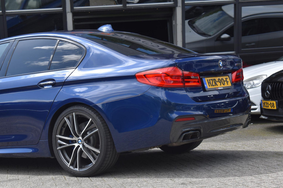 BMW 5 Serie M550i xDrive High Executive HUD Pano Lane ACC B&W Sfeer